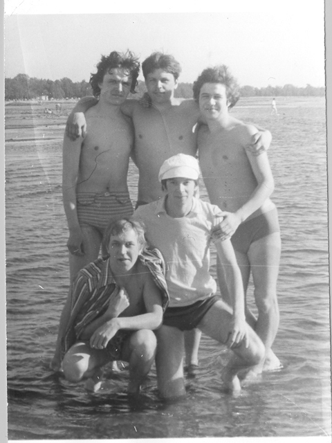 s_19701980_375.jpg