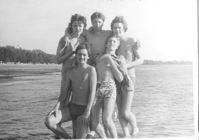 s_19701980_398.jpg